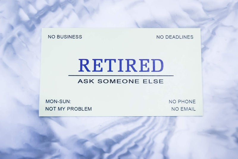 RXBC2011 بطاقات عمل متقاعدين RXBC2011 هدية تقاعد مضحكة (عبوة من 50/مع علبة من الفولاذ المقاوم للصدأ الذهبي) للرجال والنساء المتقاعدين وزملاء العمل والموظفين والرؤساء والأصدقاء والزملاء - Image 2